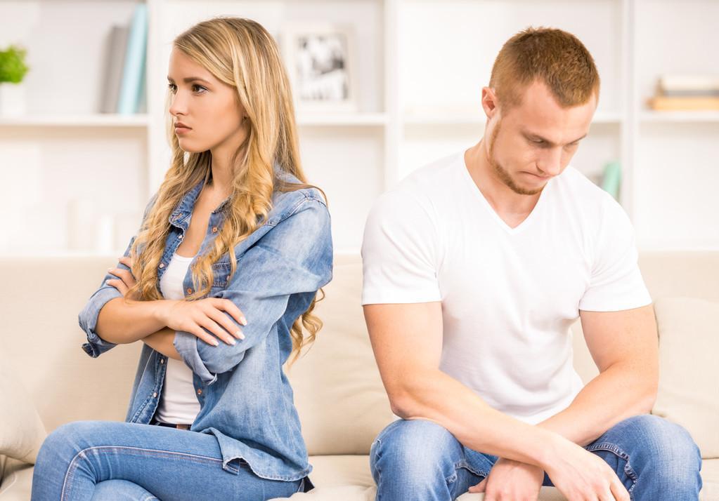 妻子发现自己的老公开始和异性聊天暧昧怎么办